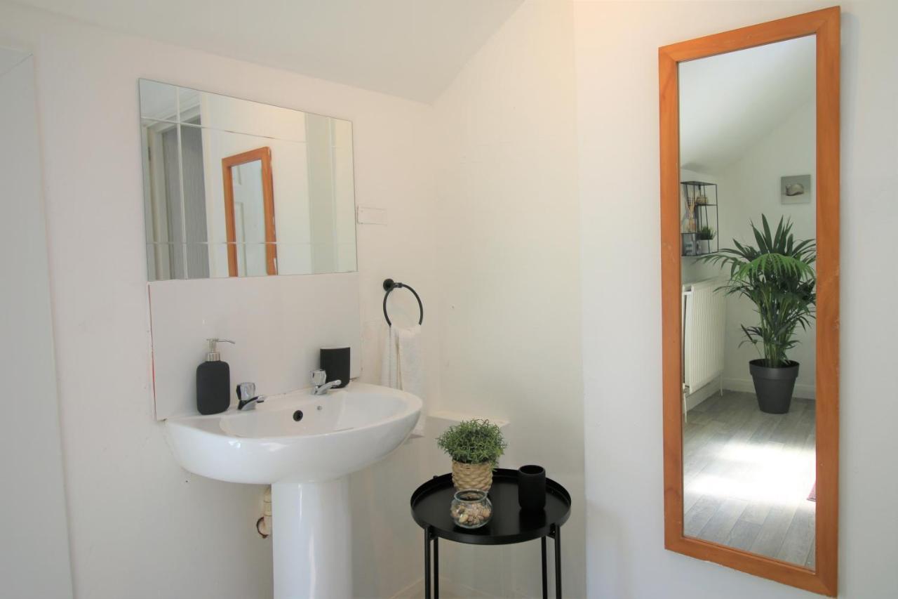 Three Bedroom Townhouse - Free Local Parking - By Promise Ferienhaus