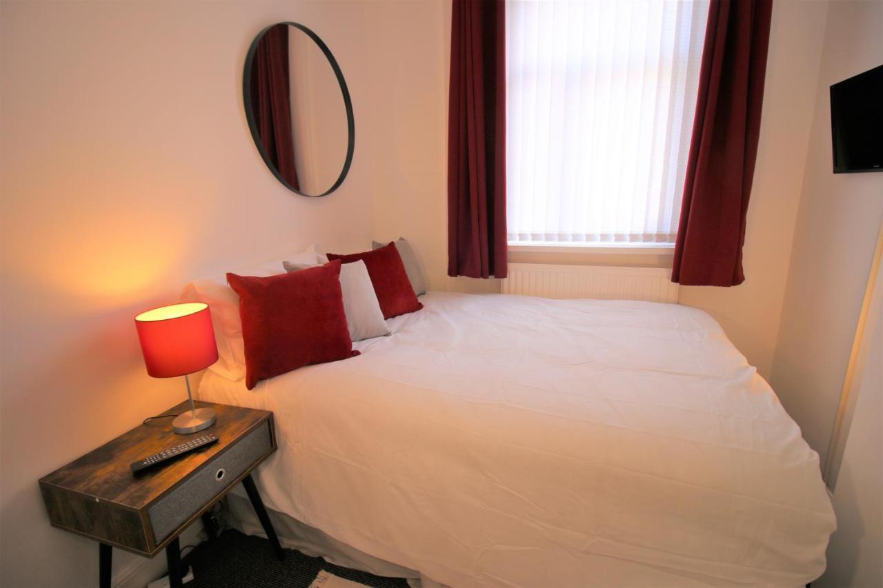 Three Bedroom Townhouse - Free Local Parking - By Promise *