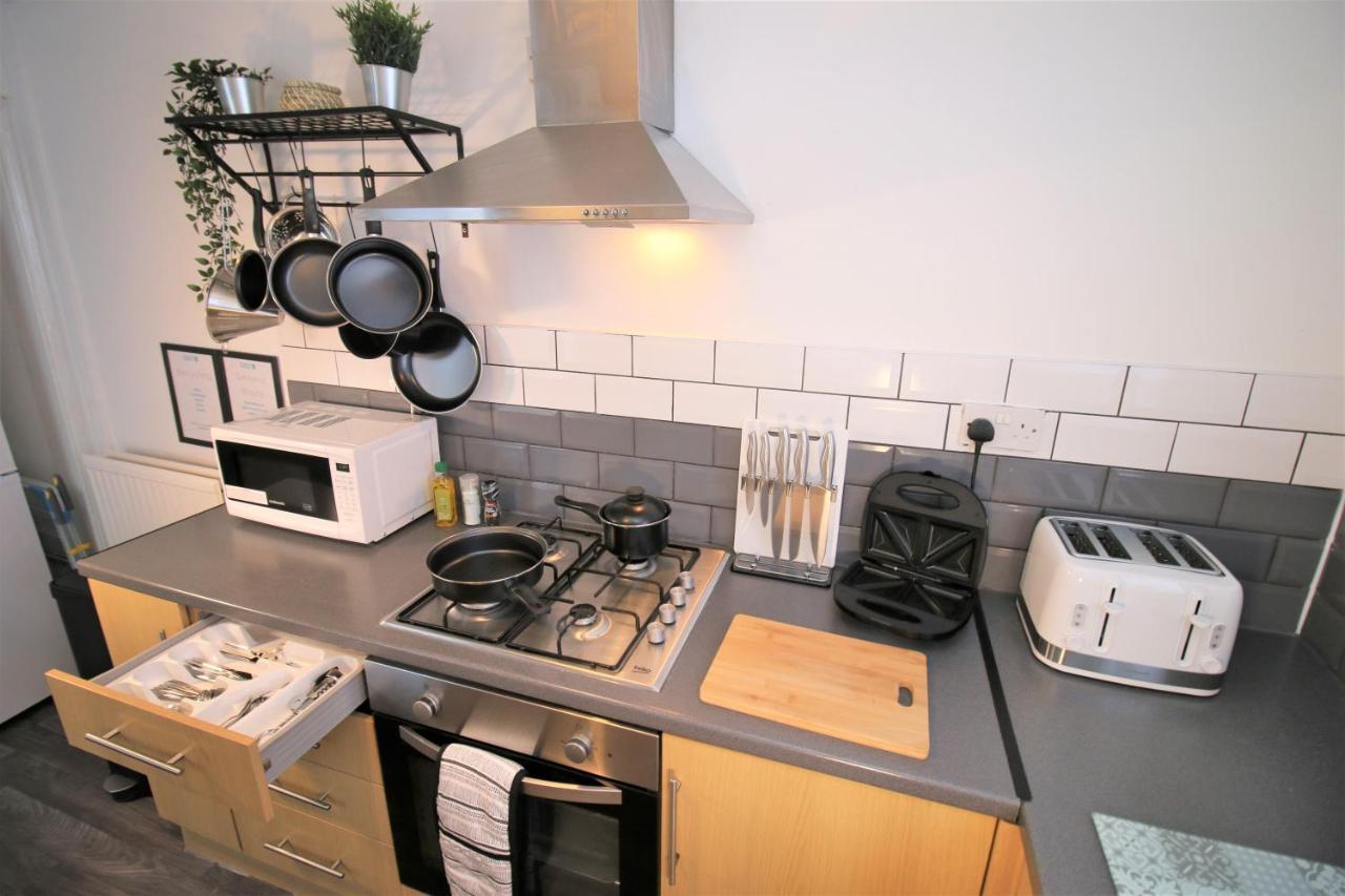 Three Bedroom Townhouse - Free Local Parking - By Promise * Cardiff